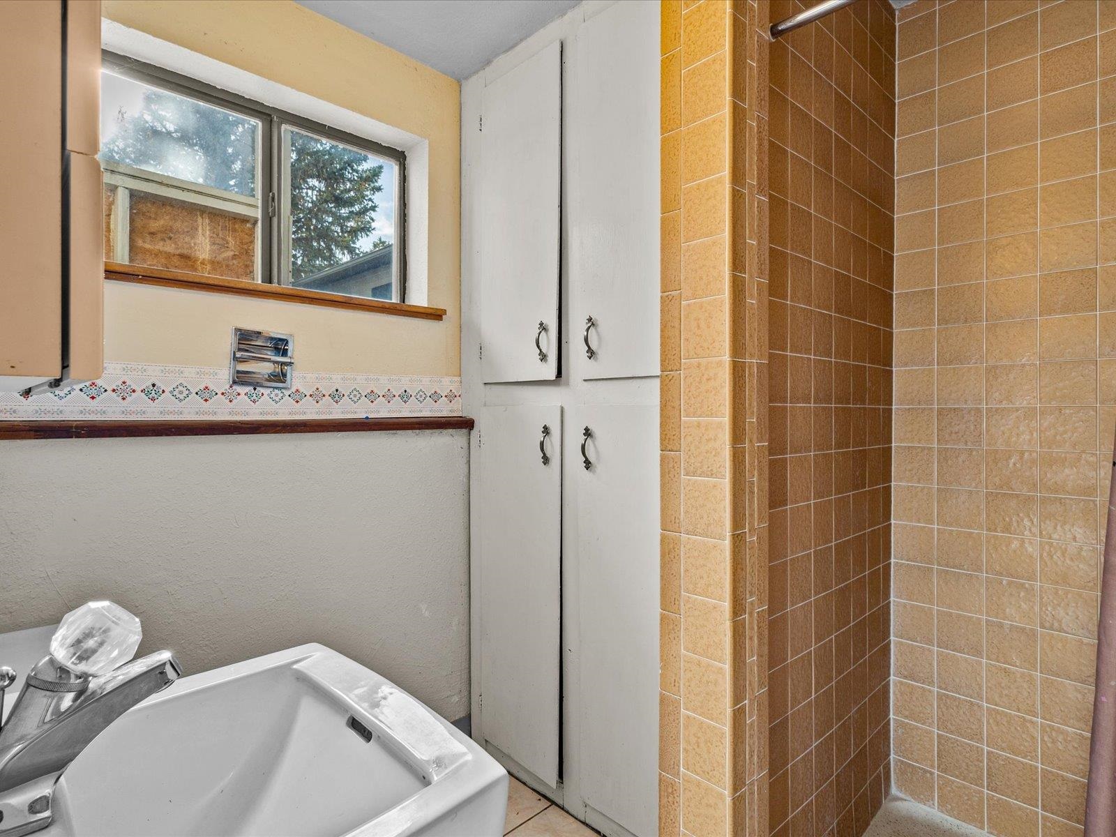 1425 19 Road Fruita, CO 81521 - Photo 36 of 42 a bathroom with a toilet sink and mirror