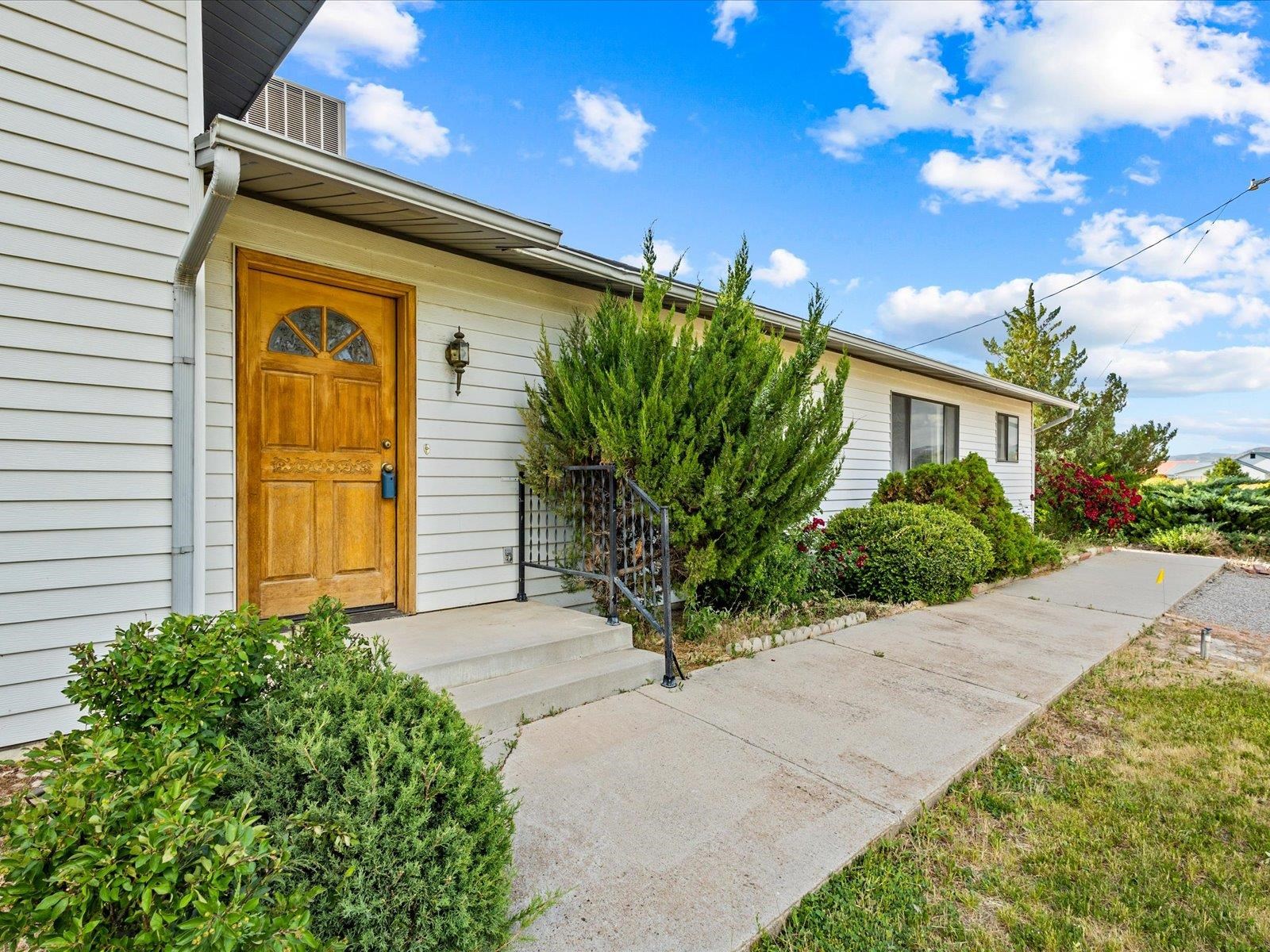 1425 19 Road Fruita, CO 81521 - Photo 42 of 42 a front view of a house having yard