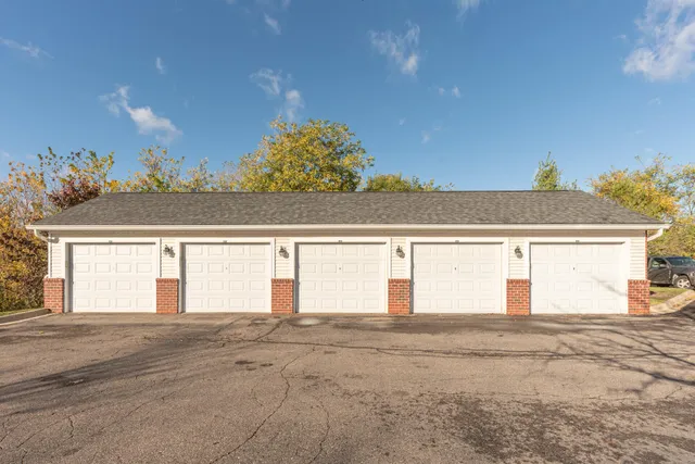 $2,195 | 1008 Summerfield Glen, Ann Arbor, MI 48103