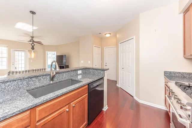 $2,195 | 1008 Summerfield Glen, Ann Arbor, MI 48103