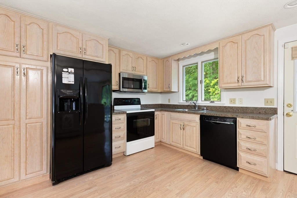 21 Clarke Street Sharon, MA 02067 - Photo 17 of 39