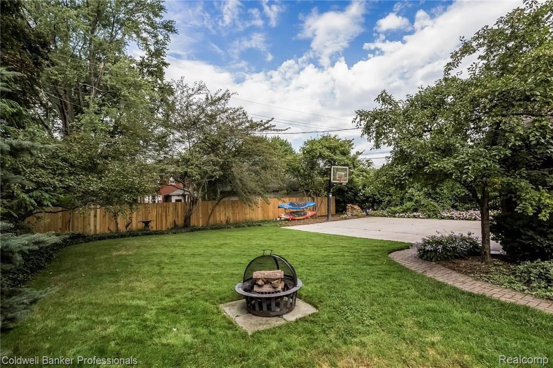 1311 Devonshire Road Grosse Pointe, MI 48230 - Photo 59 of 66 065-Exterior-3251552-medium.jpg