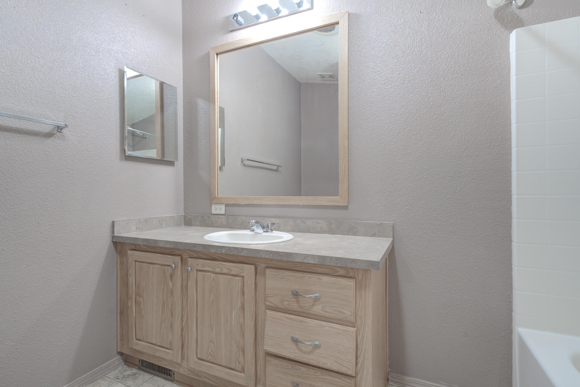16412 Schilling Road Redding, CA 96001 - Photo 18 of 39 16412SchillingRoad-24