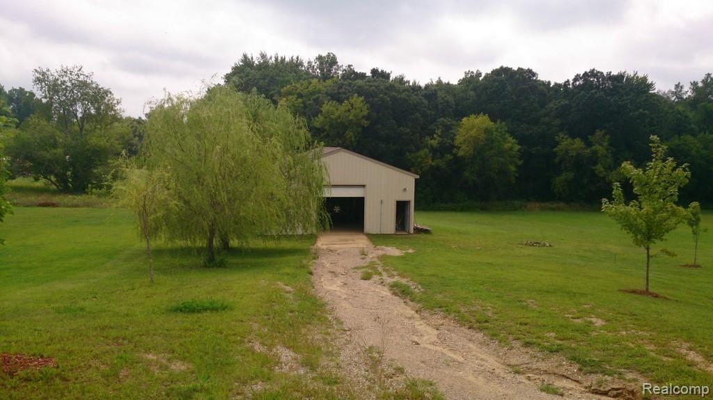 9135 Roberts Road Gregory, MI 48137 - Photo 5 of 38 DSC_0669.jpg