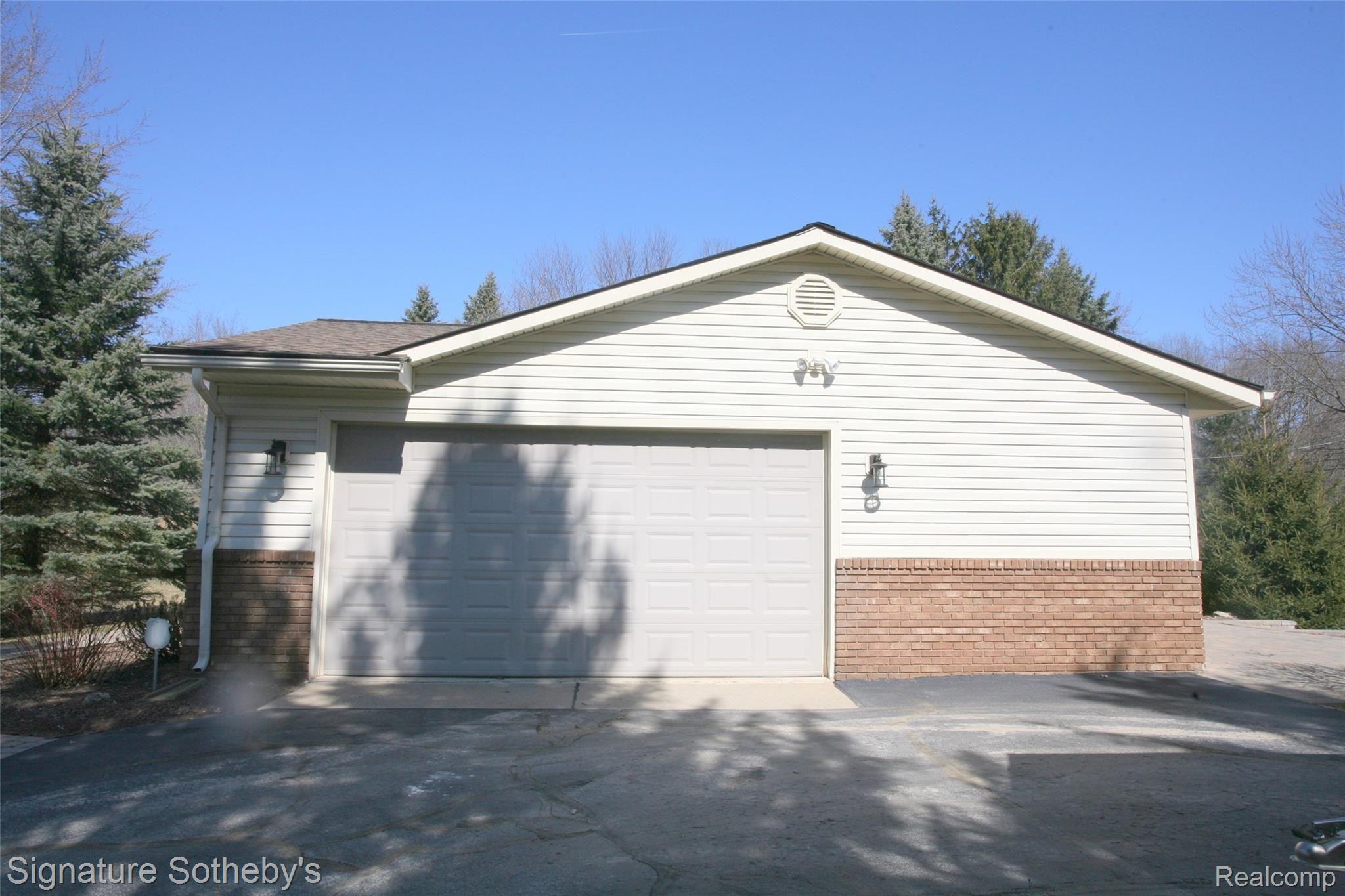 9330 Allen Road Clarkston, MI 48348 - Photo 5 of 29 3 car garage w/2 car door