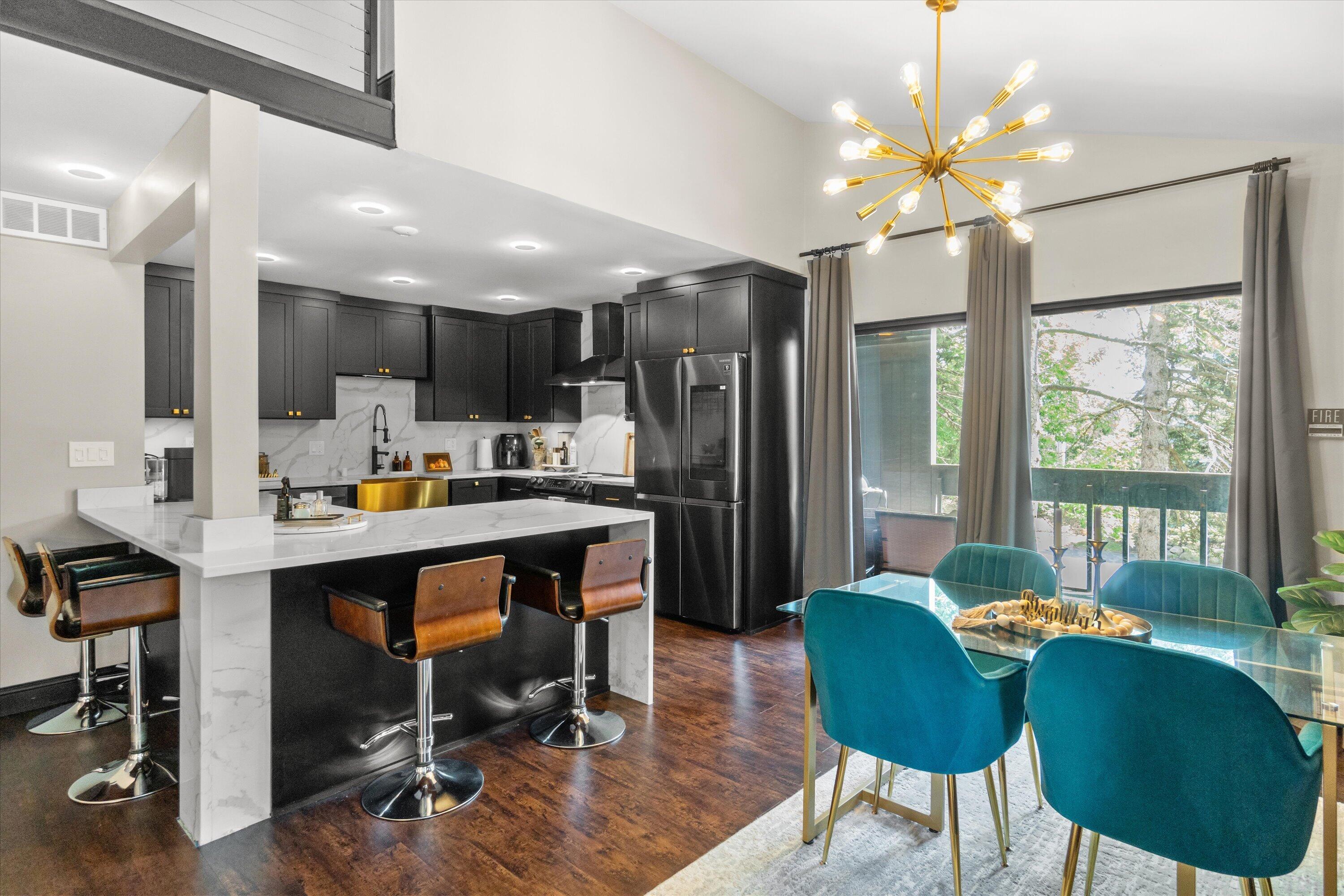 2430 Good Hope Road, Unit 43 Glendale, WI 53209 - Photo 5 of 30 Kitchen and Dining