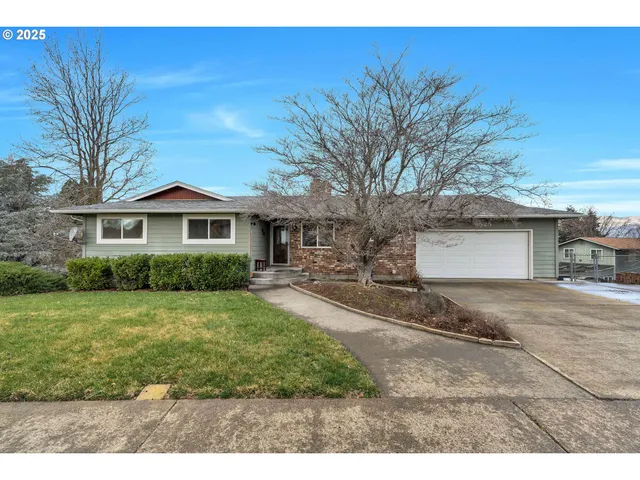 $440,000 | 3525 Royal Crest Drive East, The Dalles, OR 97058