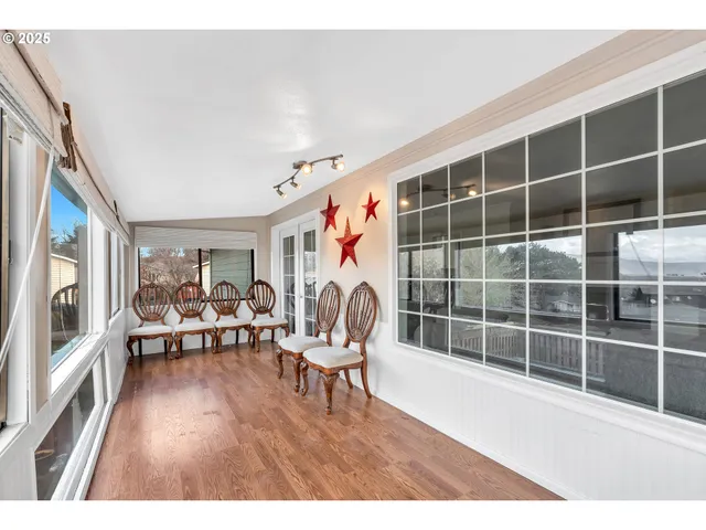 $440,000 | 3525 Royal Crest Drive East, The Dalles, OR 97058