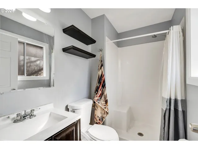 $440,000 | 3525 Royal Crest Drive East, The Dalles, OR 97058