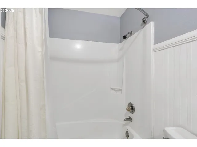 $440,000 | 3525 Royal Crest Drive East, The Dalles, OR 97058