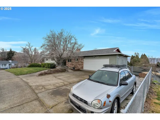 $440,000 | 3525 Royal Crest Drive East, The Dalles, OR 97058