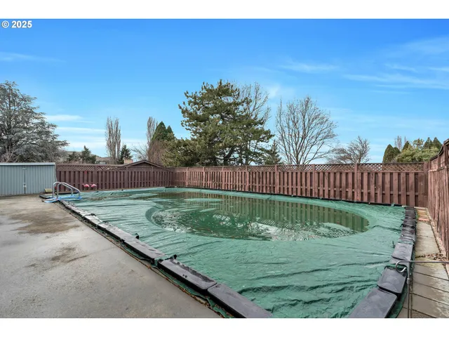 $440,000 | 3525 Royal Crest Drive East, The Dalles, OR 97058