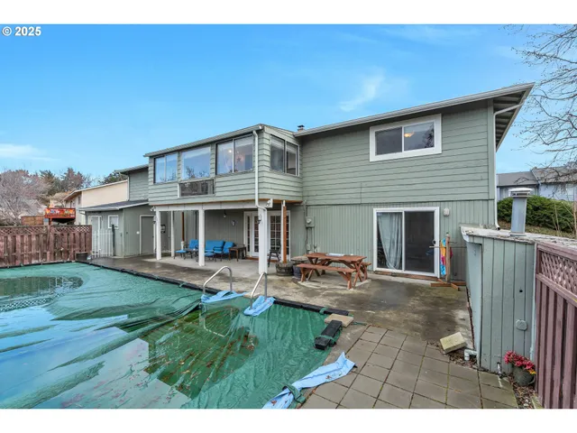 $440,000 | 3525 Royal Crest Drive East, The Dalles, OR 97058