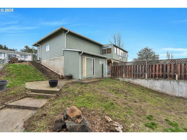 $440,000 | 3525 Royal Crest Drive East, The Dalles, OR 97058