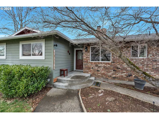 $440,000 | 3525 Royal Crest Drive East, The Dalles, OR 97058