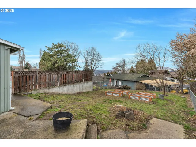 $440,000 | 3525 Royal Crest Drive East, The Dalles, OR 97058