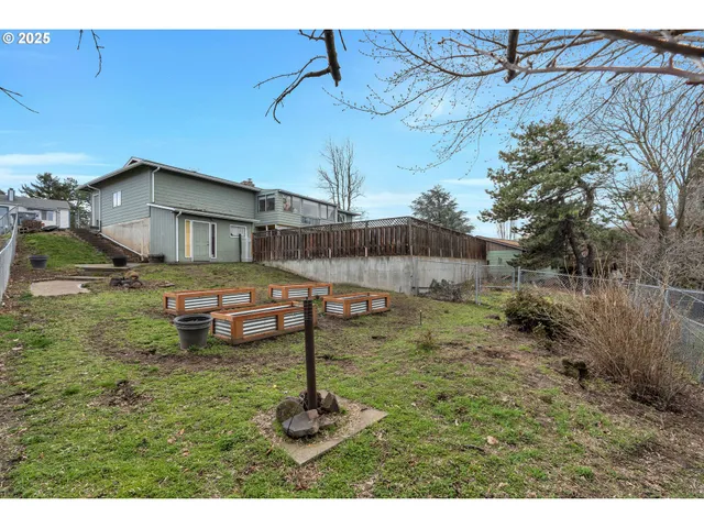 $440,000 | 3525 Royal Crest Drive East, The Dalles, OR 97058