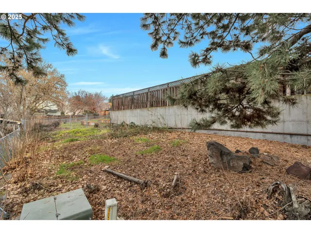 $440,000 | 3525 Royal Crest Drive East, The Dalles, OR 97058