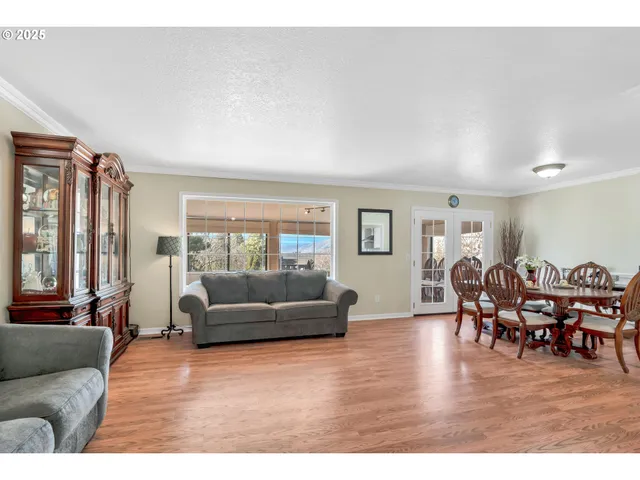 $440,000 | 3525 Royal Crest Drive East, The Dalles, OR 97058