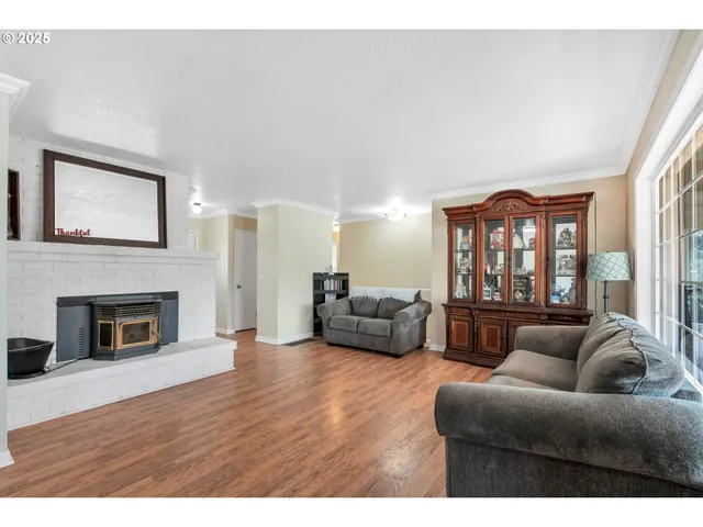 $440,000 | 3525 Royal Crest Drive East, The Dalles, OR 97058