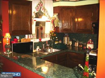 6821 Radbourne Road Upper Darby, PA 19082 - Photo 3 of 6