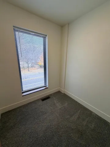 $2,600 | 131 West 46th Street, Minneapolis, MN 55419