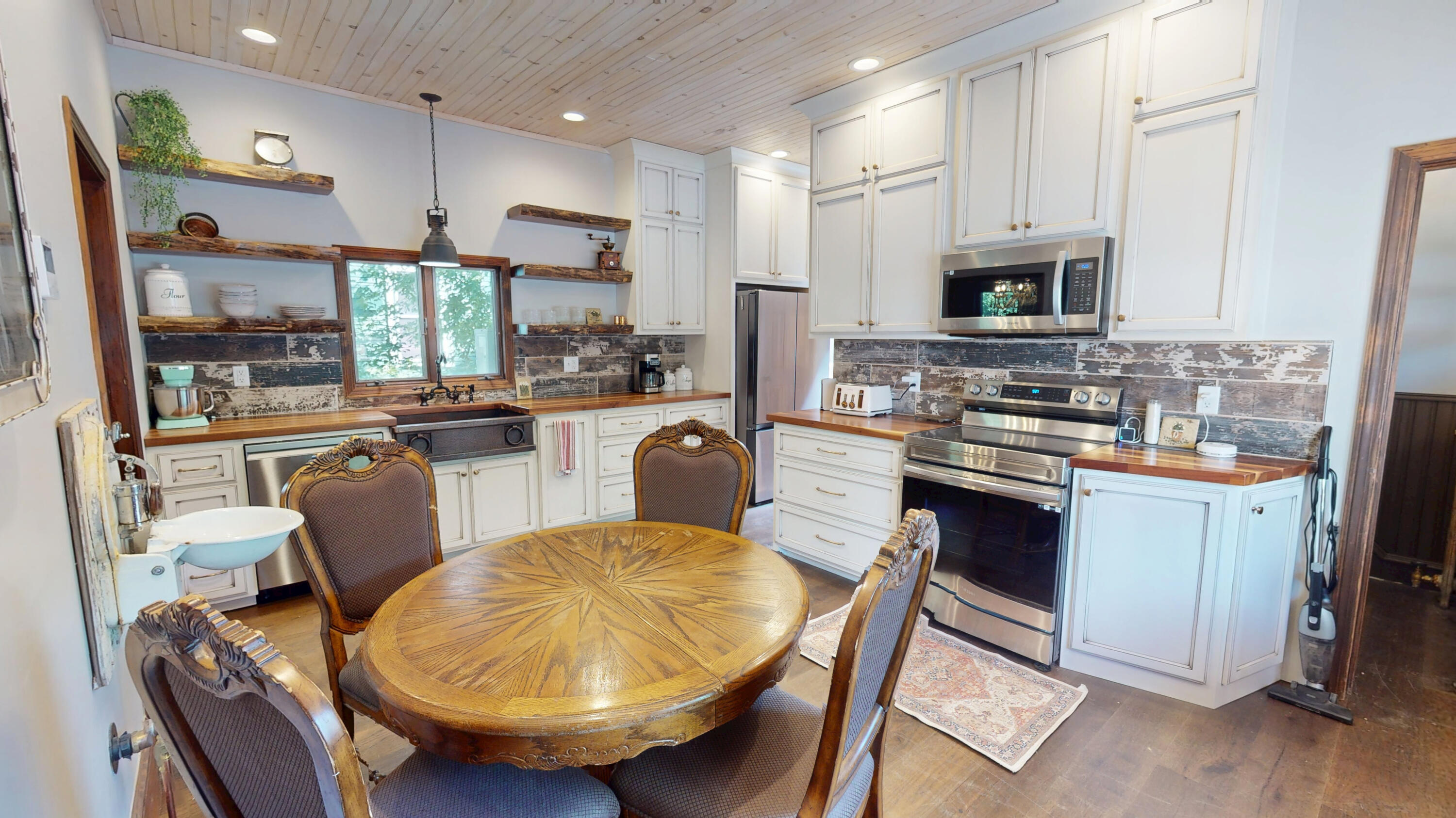 84 Cedar Street Bangor, ME 04401 - Photo 3 of 40 3
