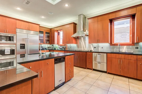 $1,098,000 | 1914 Aberdeen Avenue, Lubbock, TX 79407