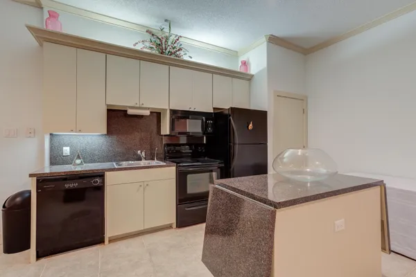 $1,098,000 | 1914 Aberdeen Avenue, Lubbock, TX 79407