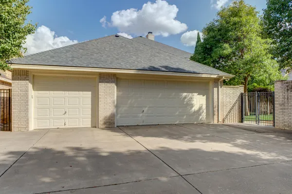 $1,098,000 | 1914 Aberdeen Avenue, Lubbock, TX 79407