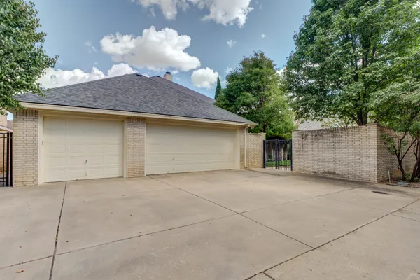 $1,098,000 | 1914 Aberdeen Avenue, Lubbock, TX 79407