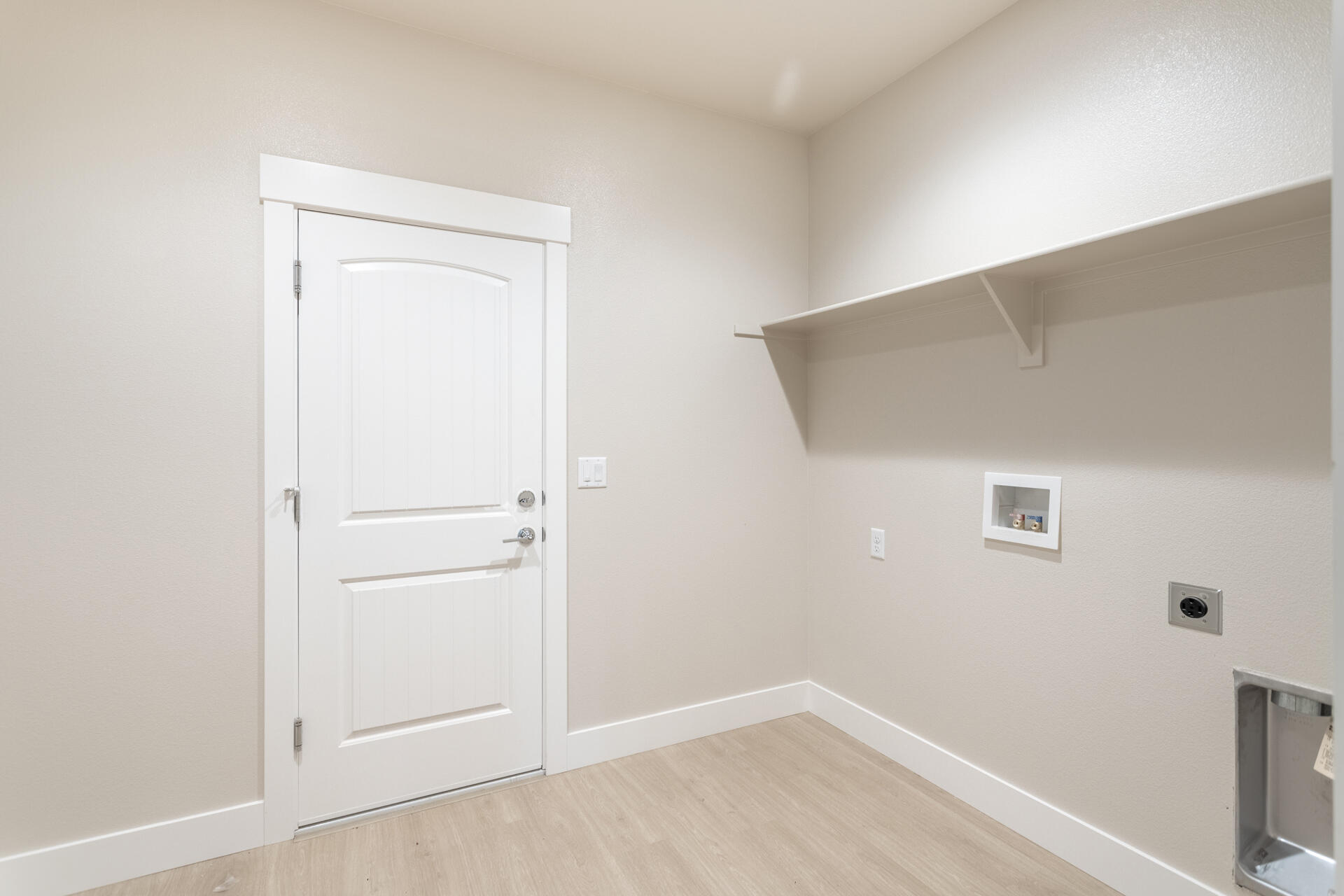 3258 Lower Lane Redding, CA 96002 - Photo 23 of 27 a view of small space