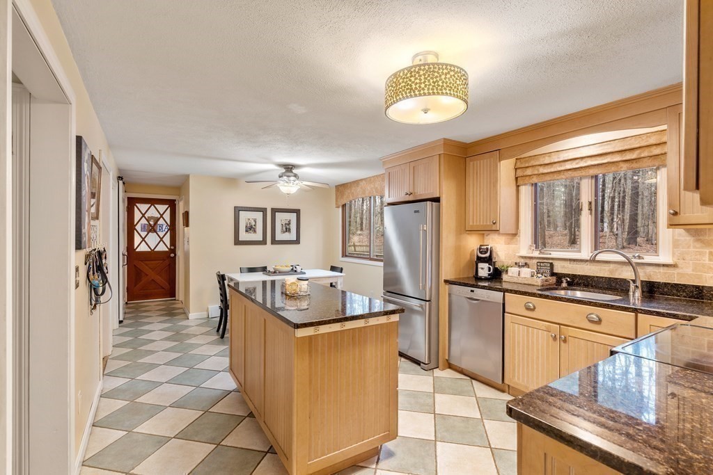 28 Marlboro Road Georgetown, MA 01833 - Photo 3 of 39 Gallery Image 3