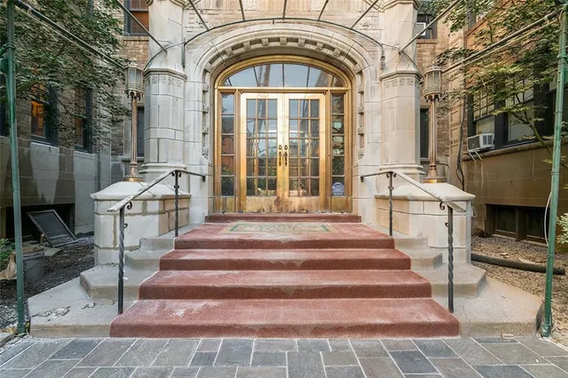 a view of entryway with a front door