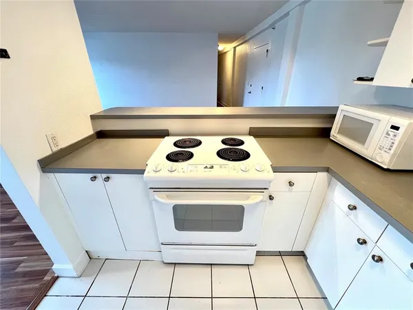 $1,695 | 3315 58th Avenue South, Unit 318, St. Petersburg, FL 33712