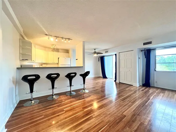 $1,695 | 3315 58th Avenue South, Unit 318, St. Petersburg, FL 33712