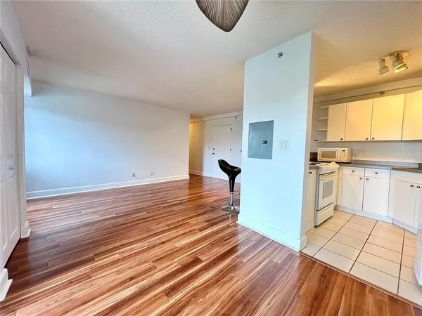 $1,695 | 3315 58th Avenue South, Unit 318, St. Petersburg, FL 33712