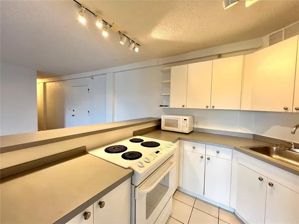 $1,695 | 3315 58th Avenue South, Unit 318, St. Petersburg, FL 33712