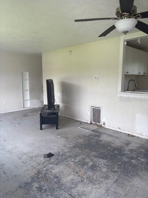 3310 Lexington Street Sarasota, FL 34231 - Photo 21 of 35 a view of empty room with a projector