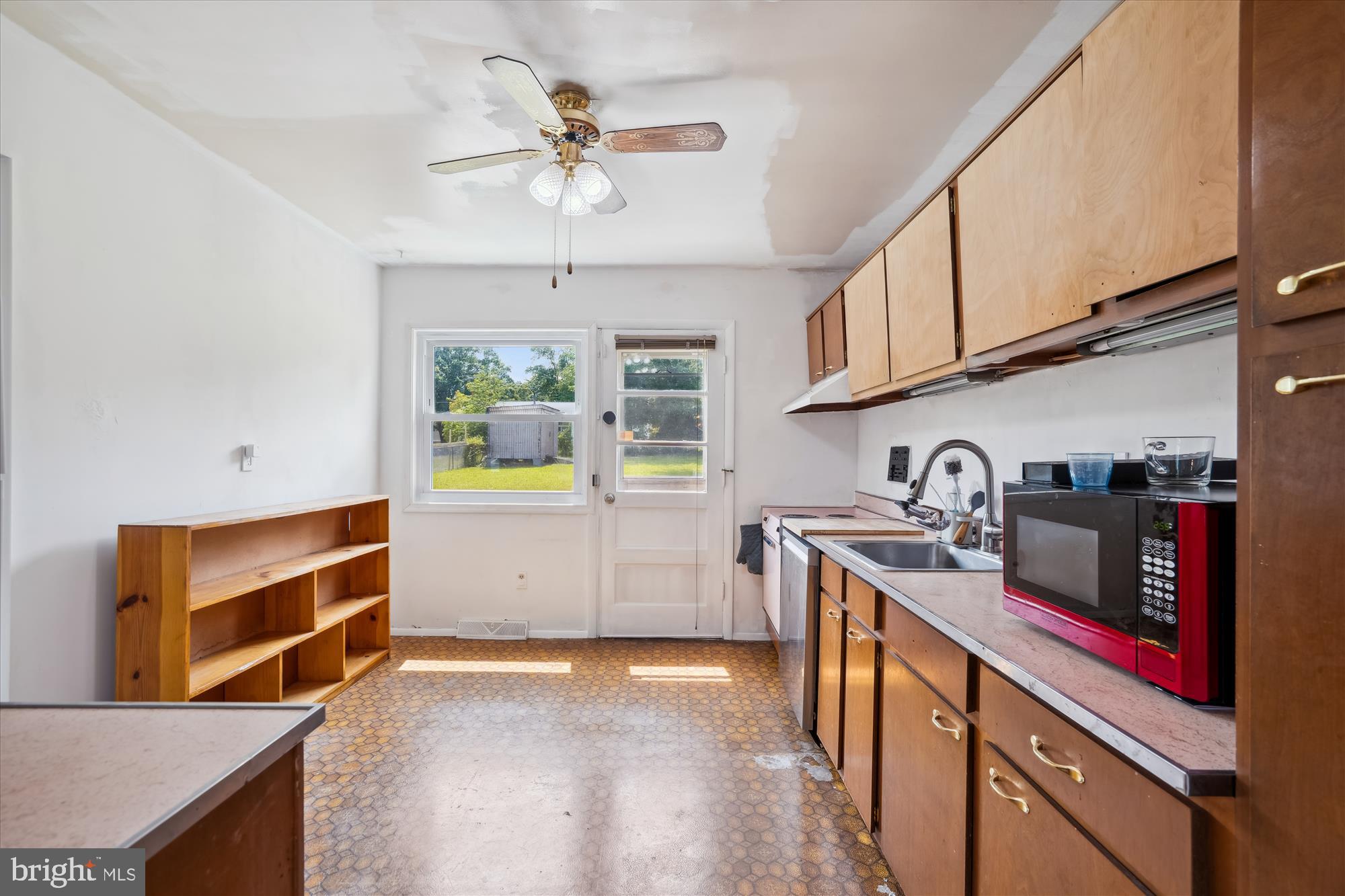 10520 Truxton Road Hyattsville, MD 20783 - Photo 5 of 30 Kitchen