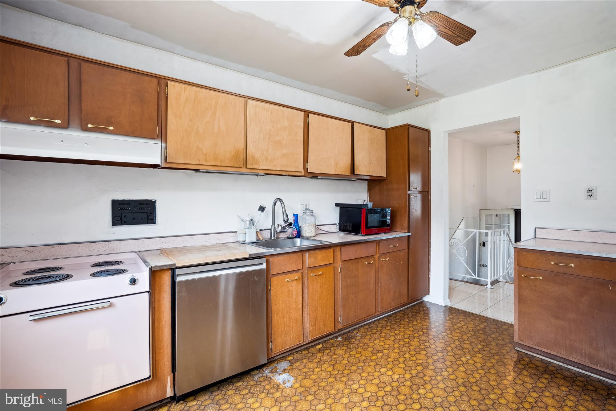 10520 Truxton Road Hyattsville, MD 20783 - Photo 6 of 30 Kitchen
