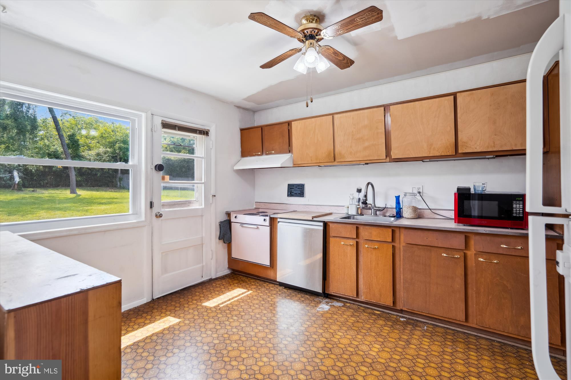 10520 Truxton Road Hyattsville, MD 20783 - Photo 7 of 30 Kitchen