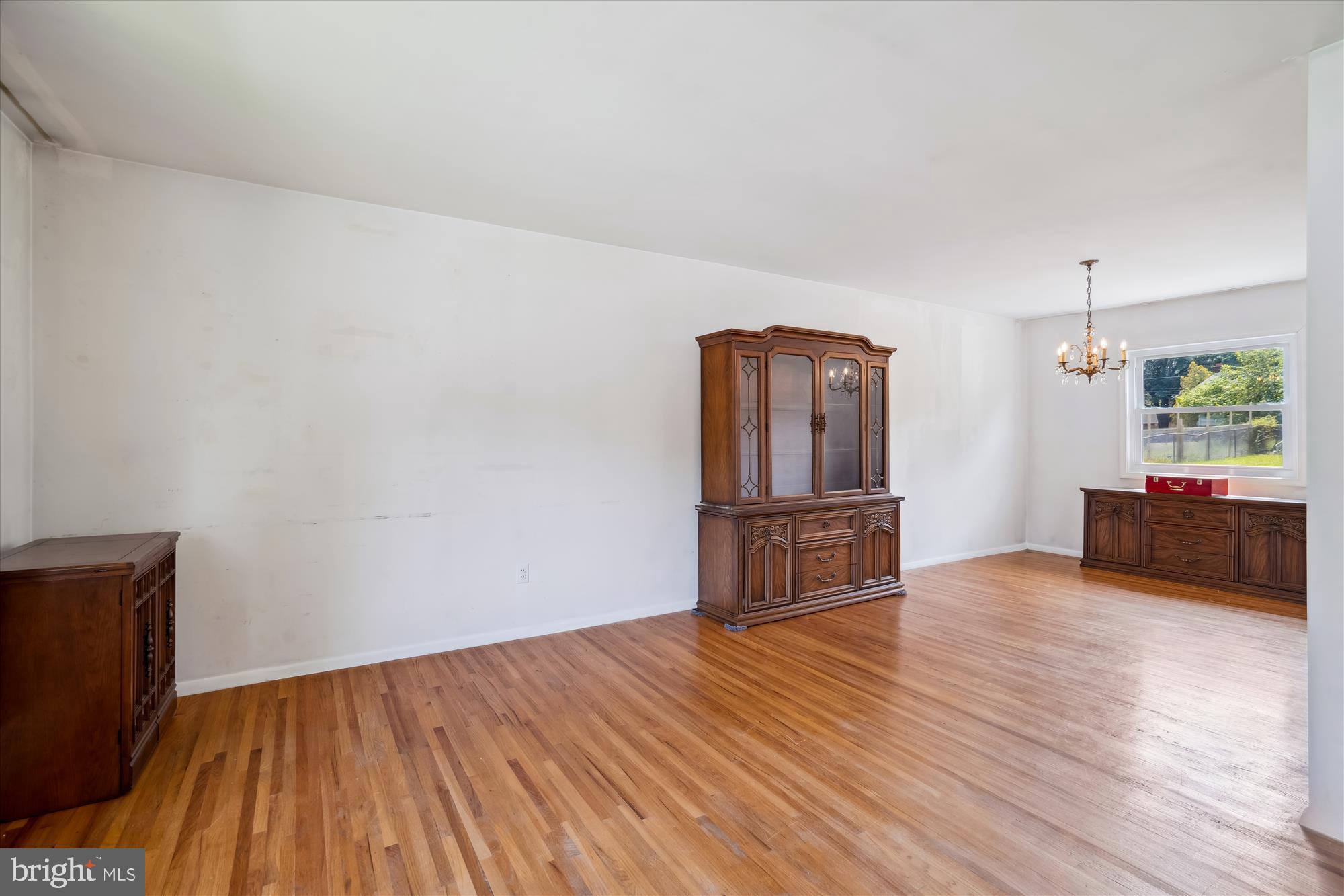 10520 Truxton Road Hyattsville, MD 20783 - Photo 10 of 30 Living Room