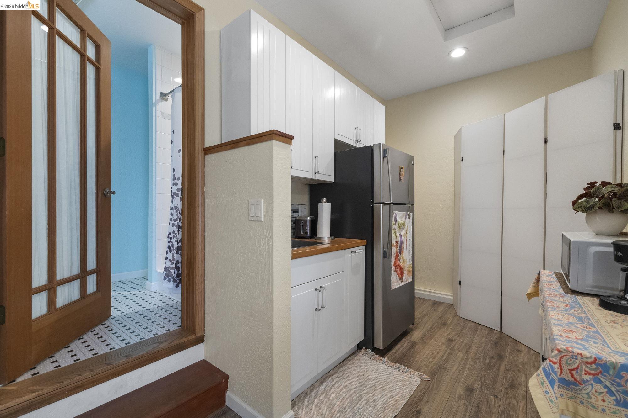23615 Elizabeth Peak Road Twain Harte, CA 95383 - Photo 20 of 38 Kitchen area in studio/cottage