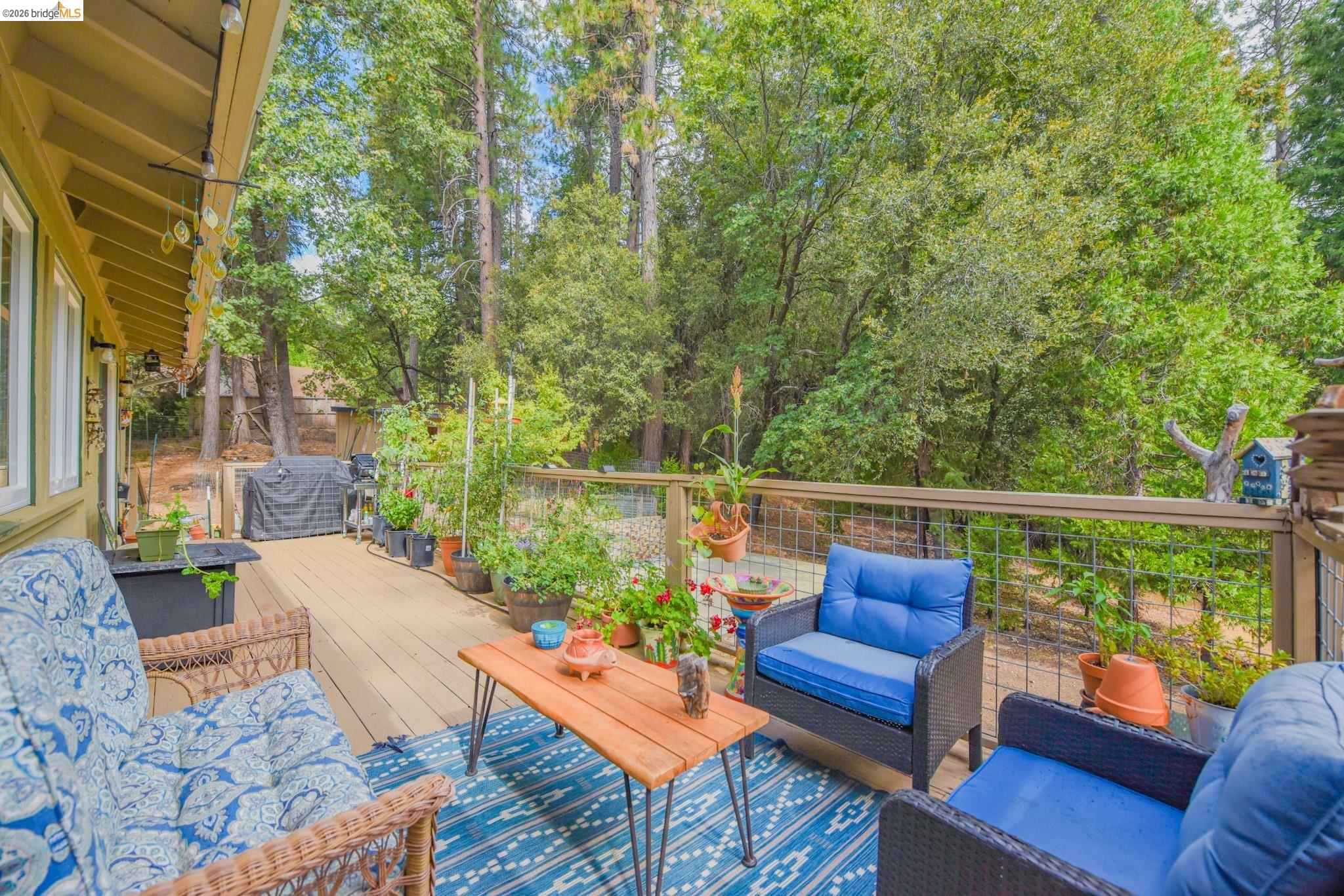23615 Elizabeth Peak Road Twain Harte, CA 95383 - Photo 26 of 38 Wooden terrace featuring an outdoor hangout area