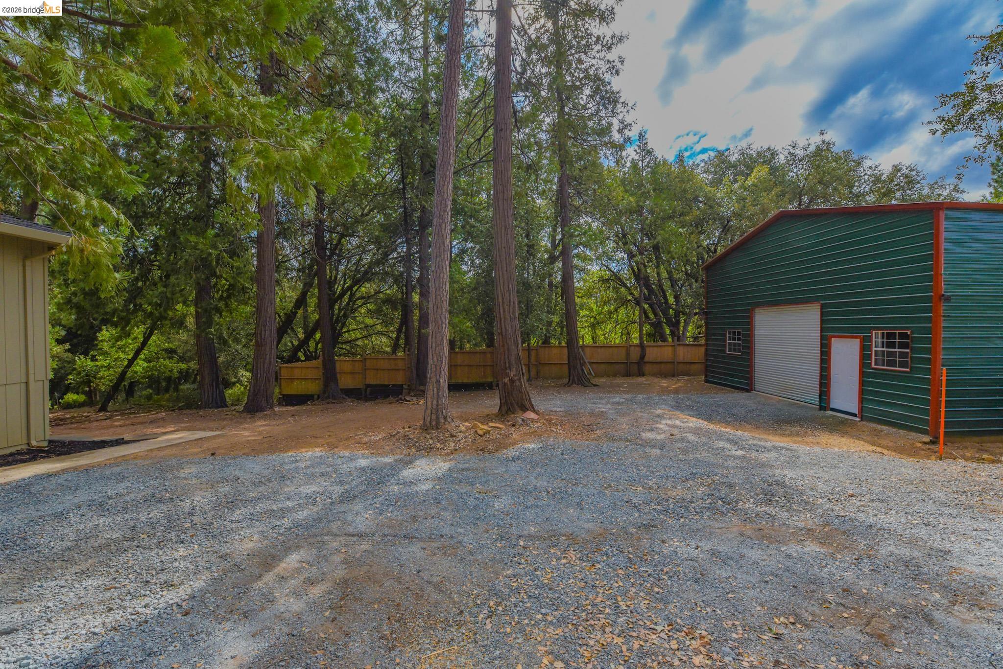 23615 Elizabeth Peak Road Twain Harte, CA 95383 - Photo 32 of 38 Detached garage featuring gravel driveway