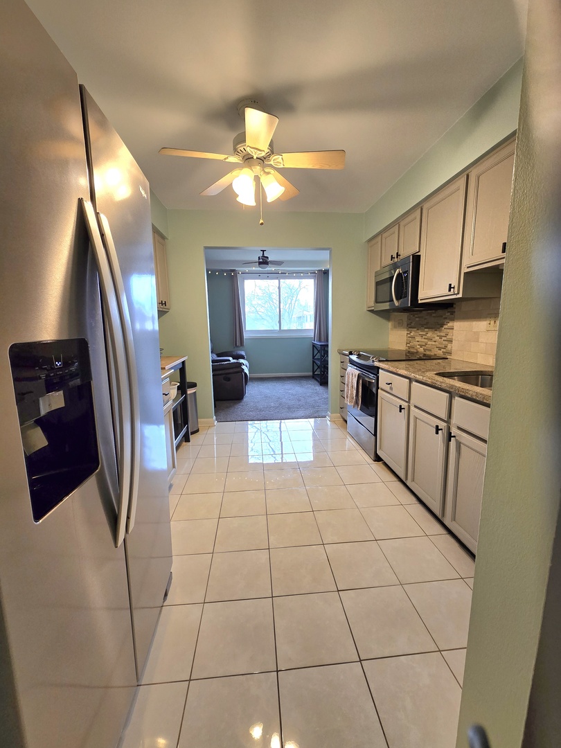 470 Raintree Court, Unit 3L Glen Ellyn, IL 60137 - Photo 7 of 33 Gallery Image 7
