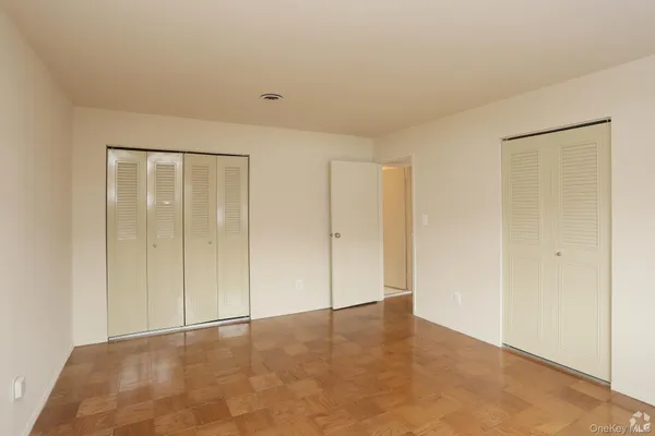 $3,215 | 44 Highway 25A, Unit 405, Smithtown, NY 11787