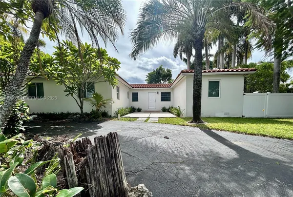 $2,400 | 222 Southeast 1st Street, Unit E, Dania Beach, FL 33004