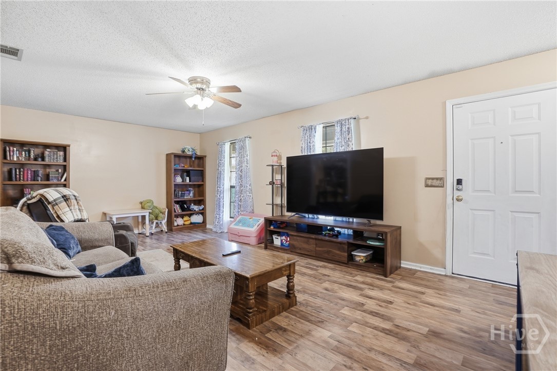932 Primrose Lane Hinesville, GA 31313 - Photo 5 of 31